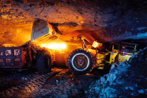 Mines de cuivre de Lubin – Pologne Renforcement du puits de mine pendant le creusement à l’aide d’obturateurs 30mm et 42mm pour injection de ciment avec notre pompe à ciment SPC90.